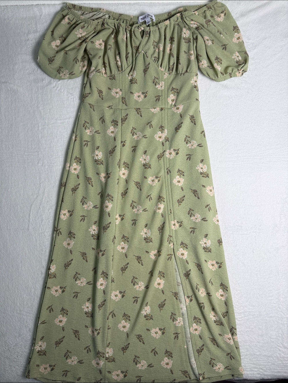 Off-Shoulder Floral Midi Dress in Sage Green Size Large